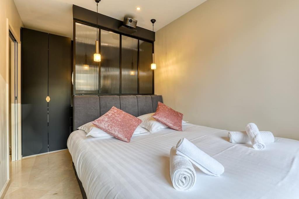 Montaigne Executive Suite Париж Экстерьер фото