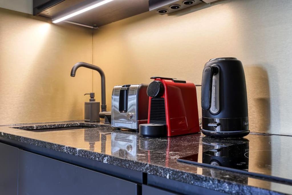 Montaigne Executive Suite Париж Экстерьер фото