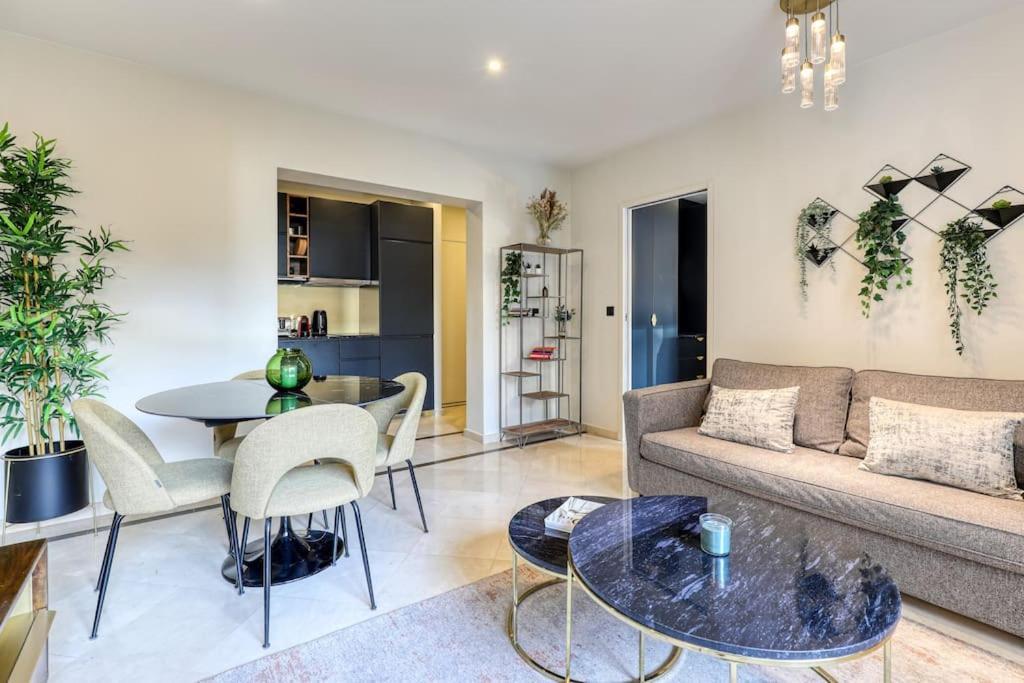 Montaigne Executive Suite Париж Экстерьер фото