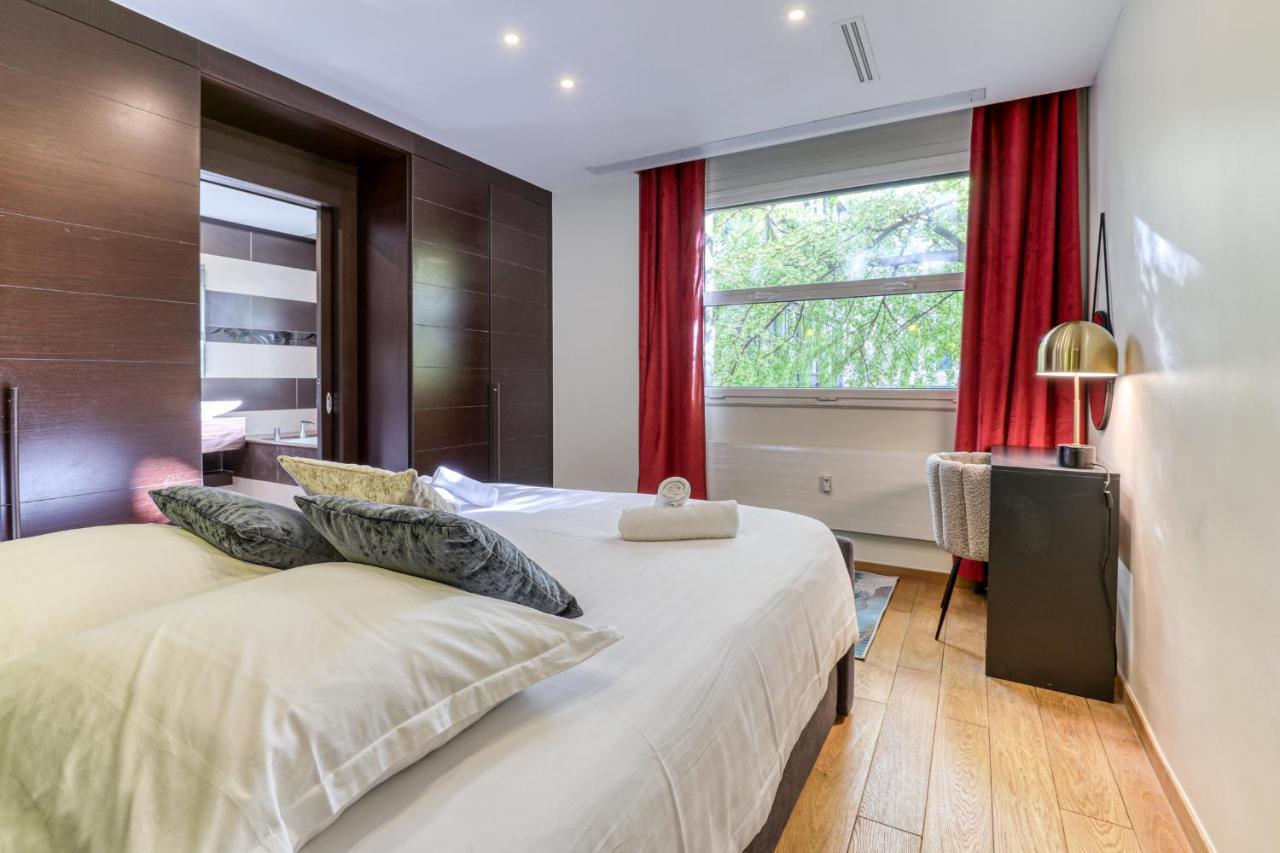 Montaigne Executive Suite Париж Экстерьер фото
